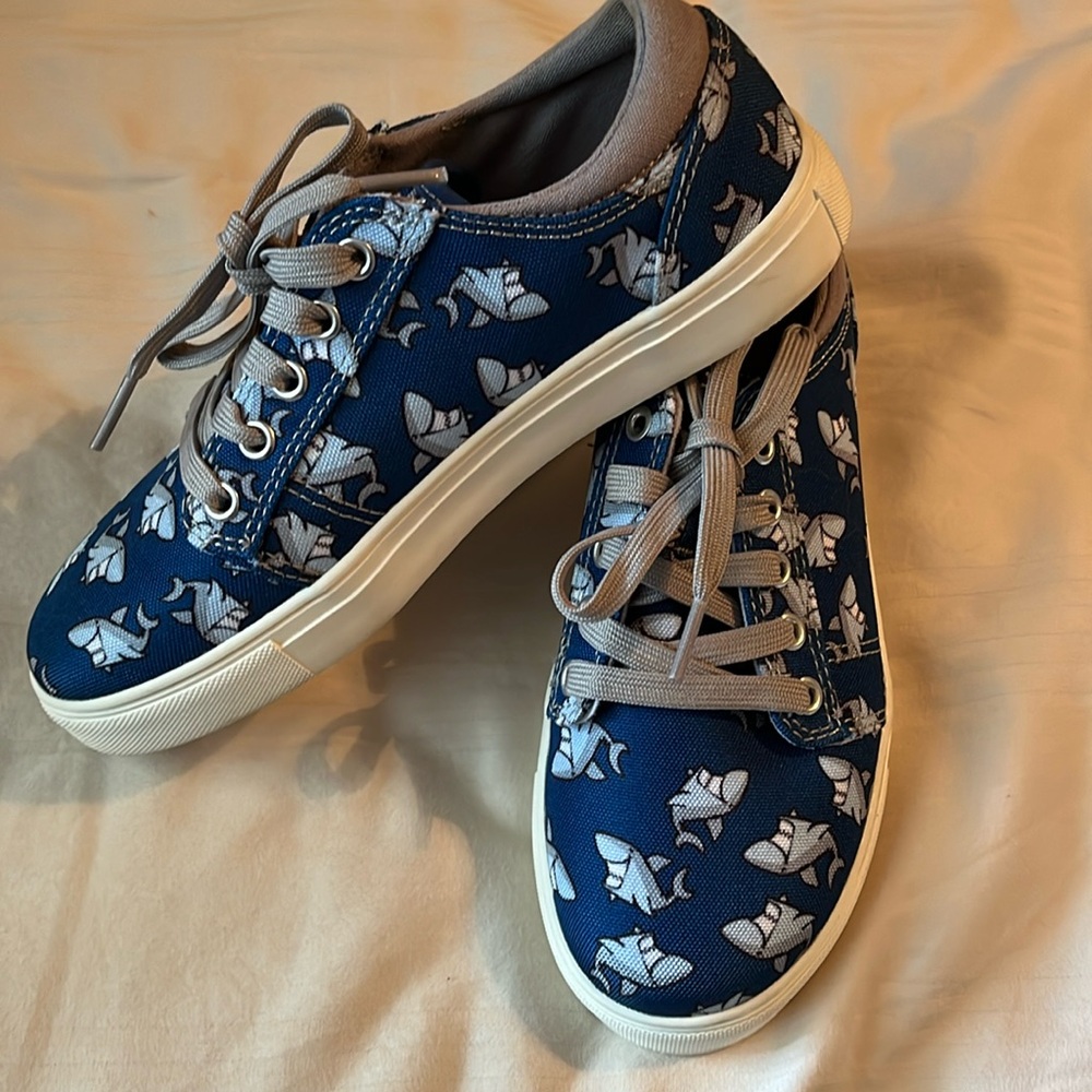 Boys size 2 West Harris sneakers with sharks. Never worn.